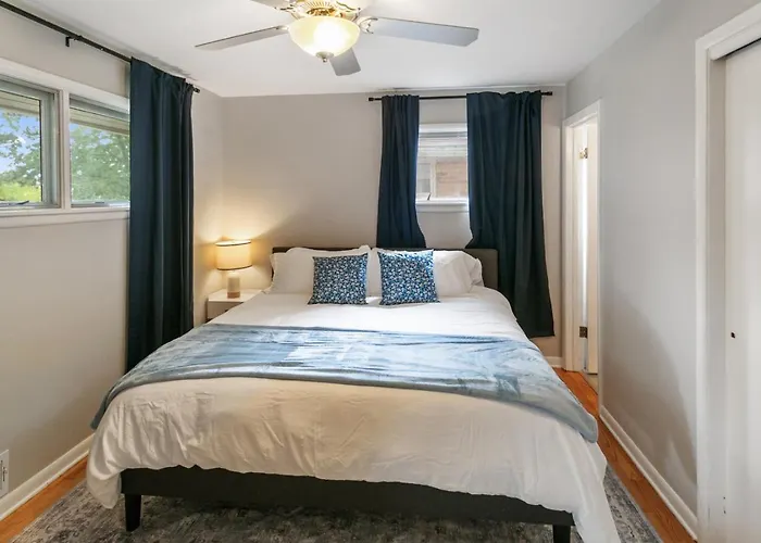 Spacious New 5 Bed Family Retreat Near Naval Base Waukegan