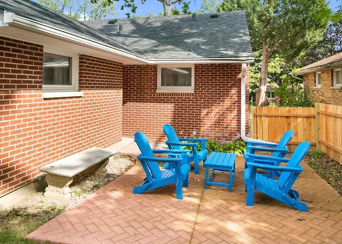 Spacious New 5 Bed Family Retreat Near Naval Base * Waukegan